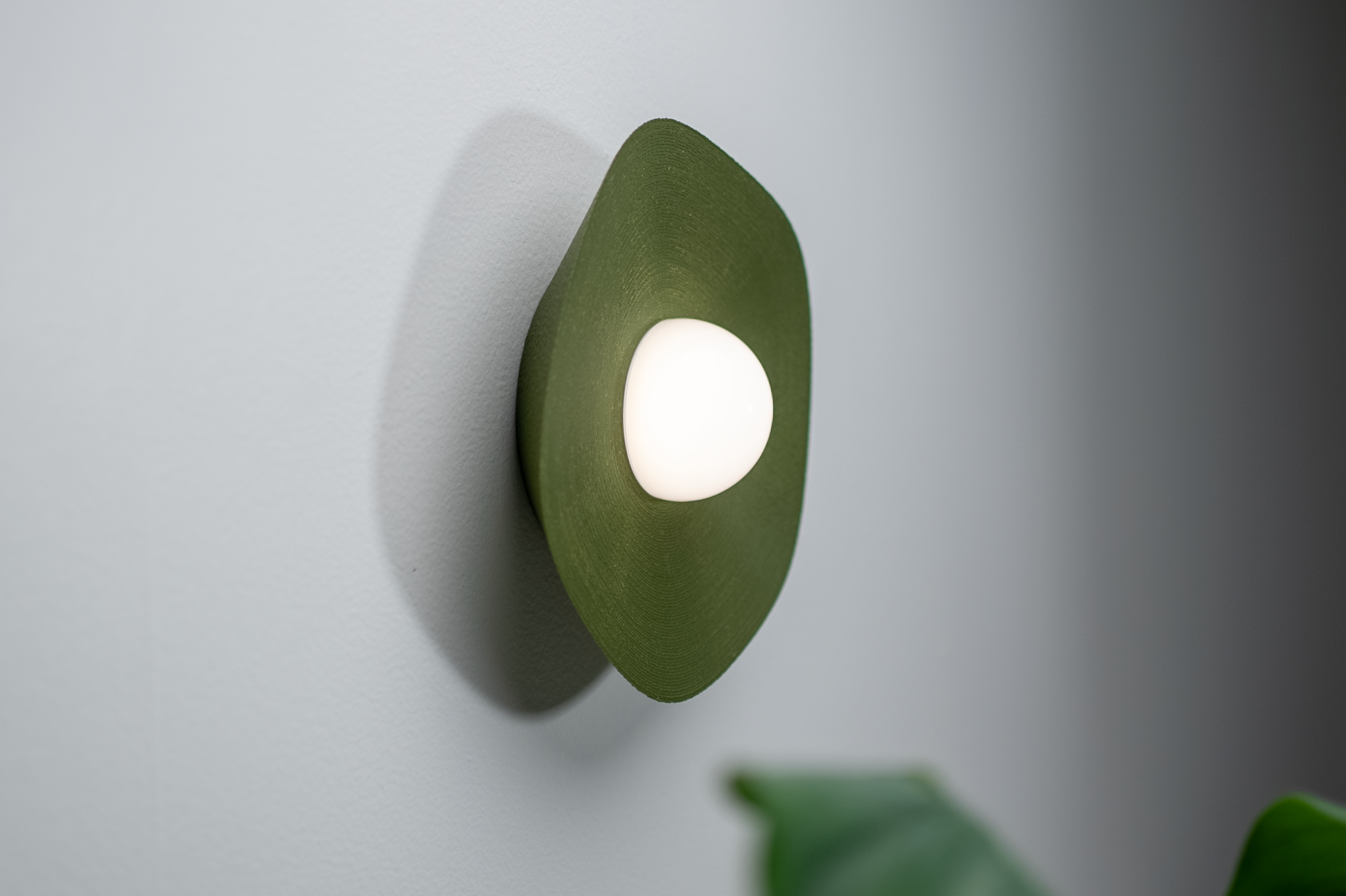 Pearl Wall Sconce – Rechargeable Cordless LED Light | Renter-Friendly 3D-Printed Modern Lamp