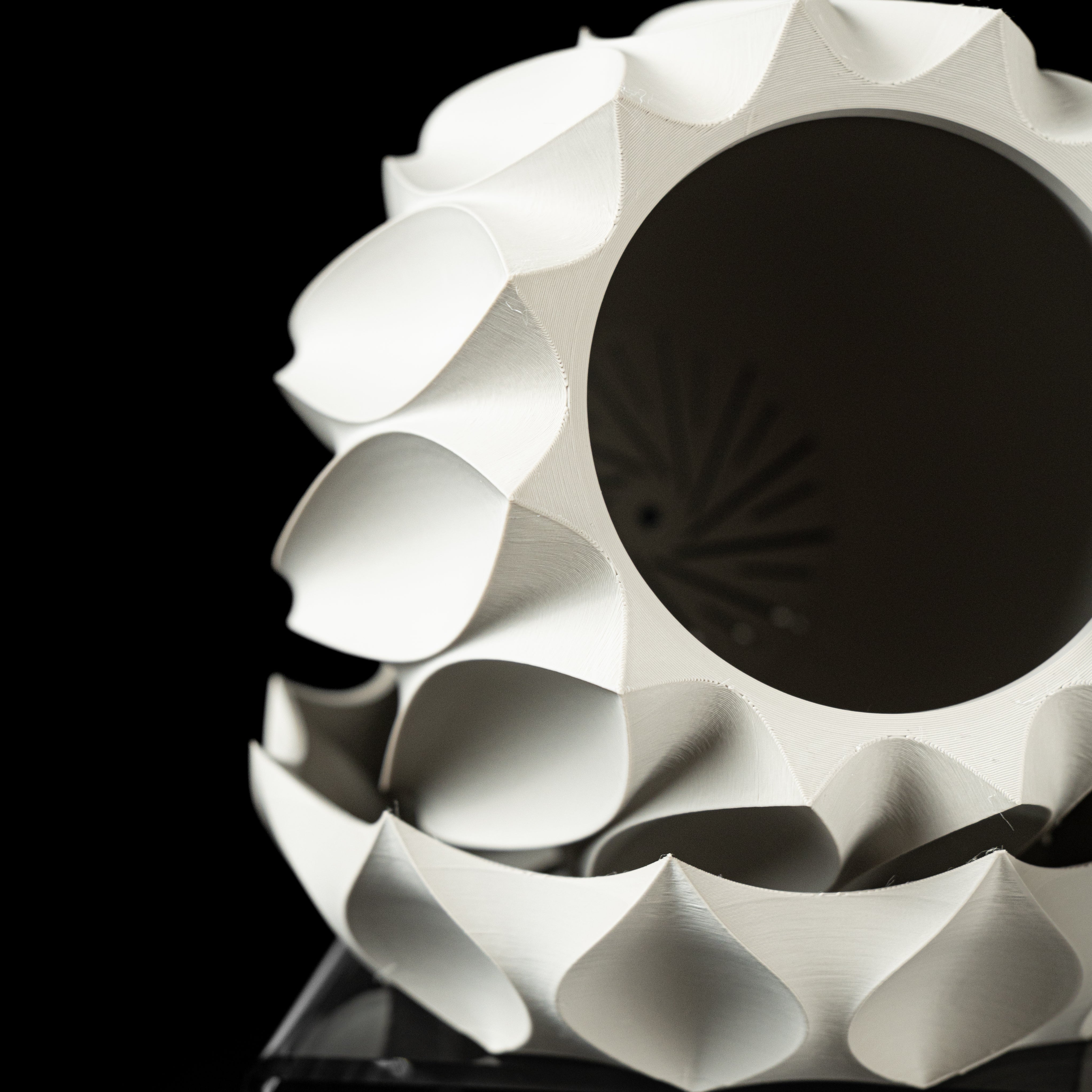 Petal Sculptural Planter – Modern 3D-Printed Design include tray