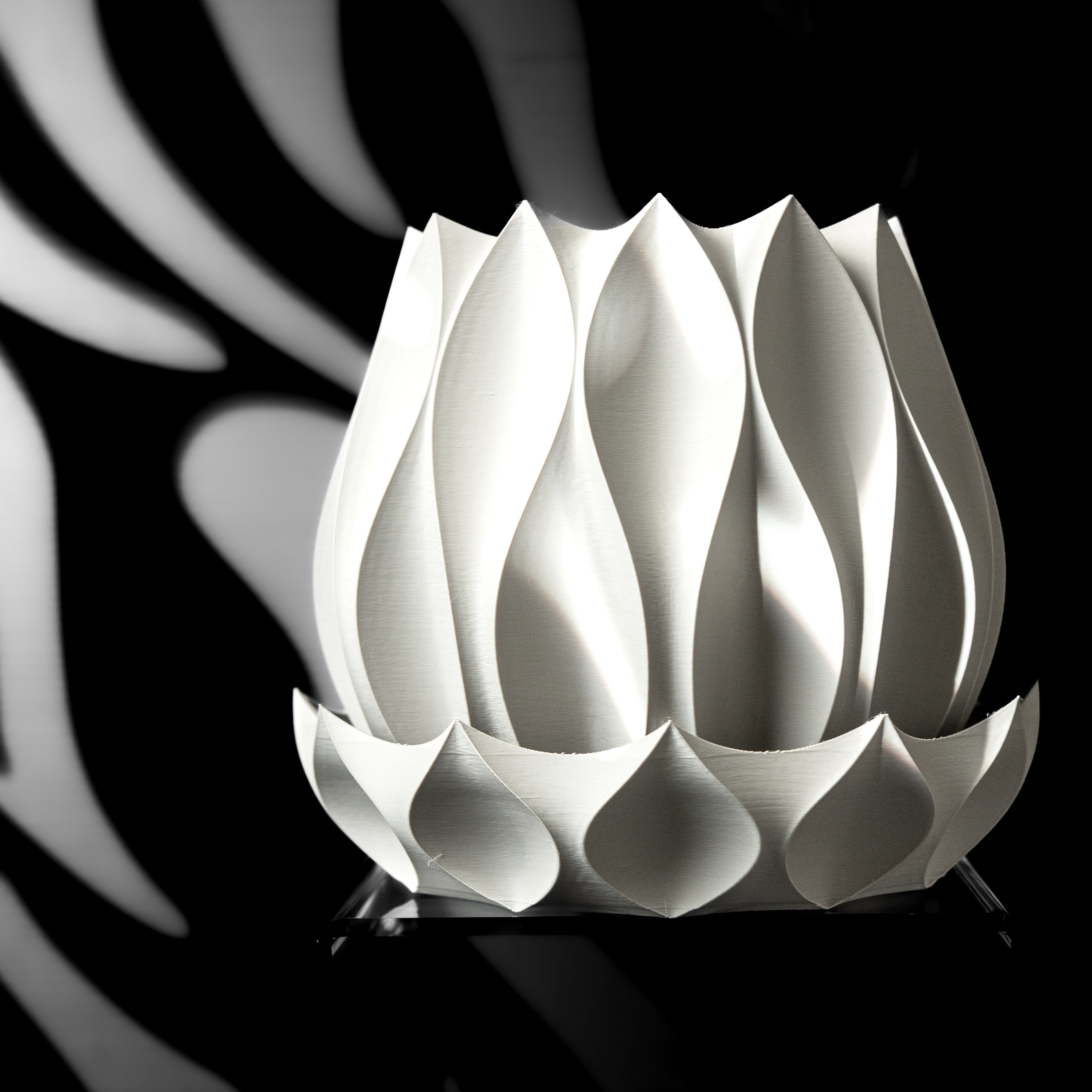 Petal Sculptural Planter – Modern 3D-Printed Design include tray