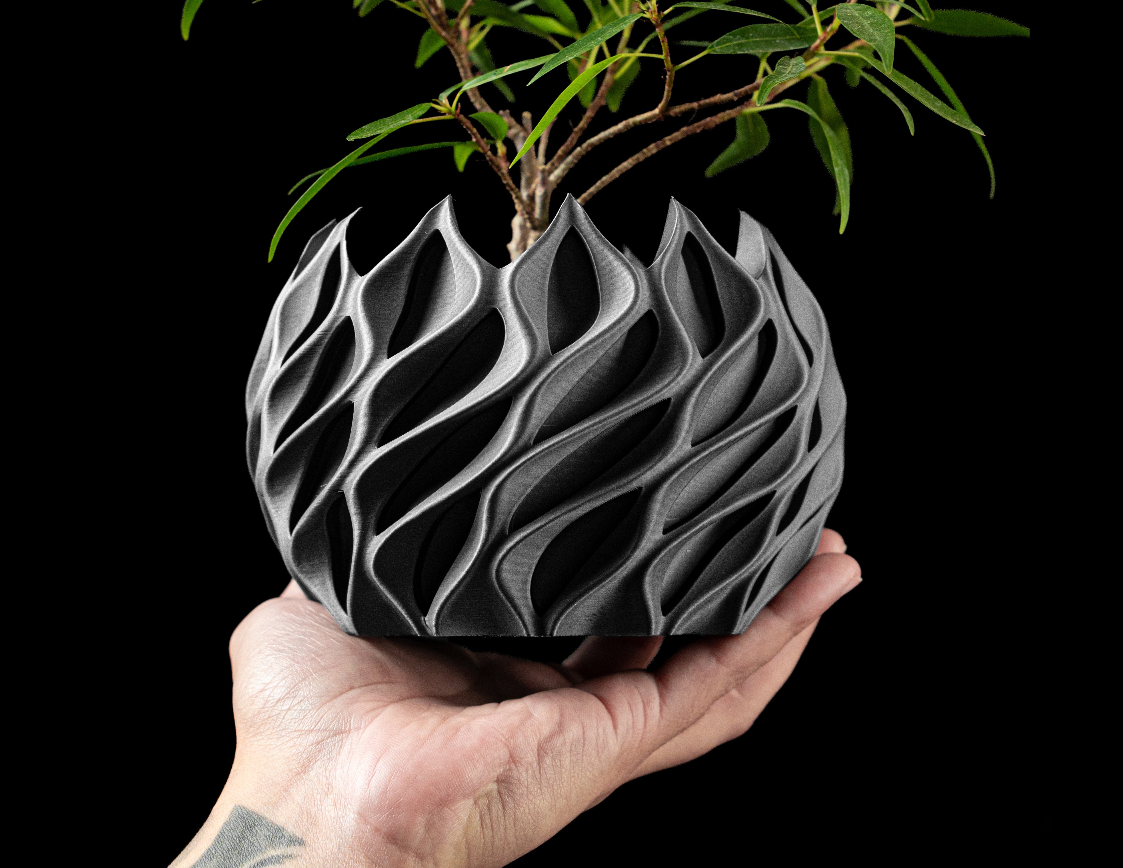 Twisted Sculptural Planter – Modern 3D-Printed Design include tray