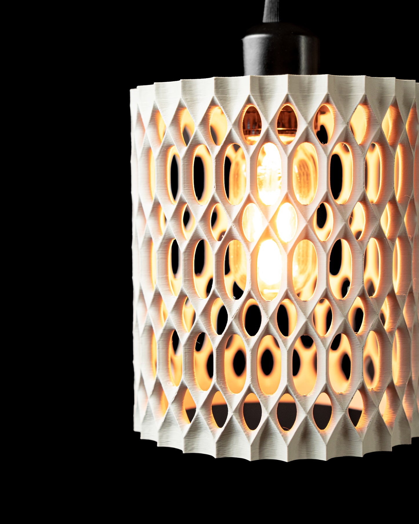 Chain Lamp Shade – Bold Modern Pendant for E26/E27 LED Bulbs