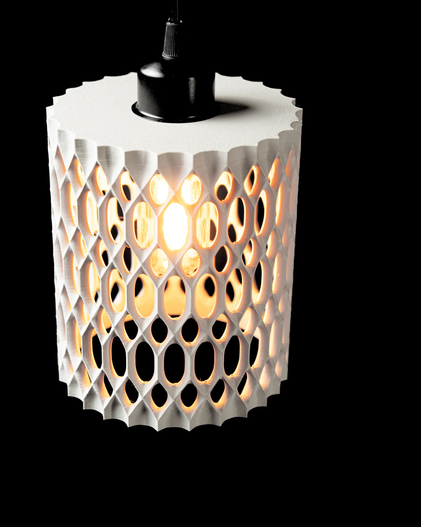 Chain Lamp Shade – Bold Modern Pendant for E26/E27 LED Bulbs