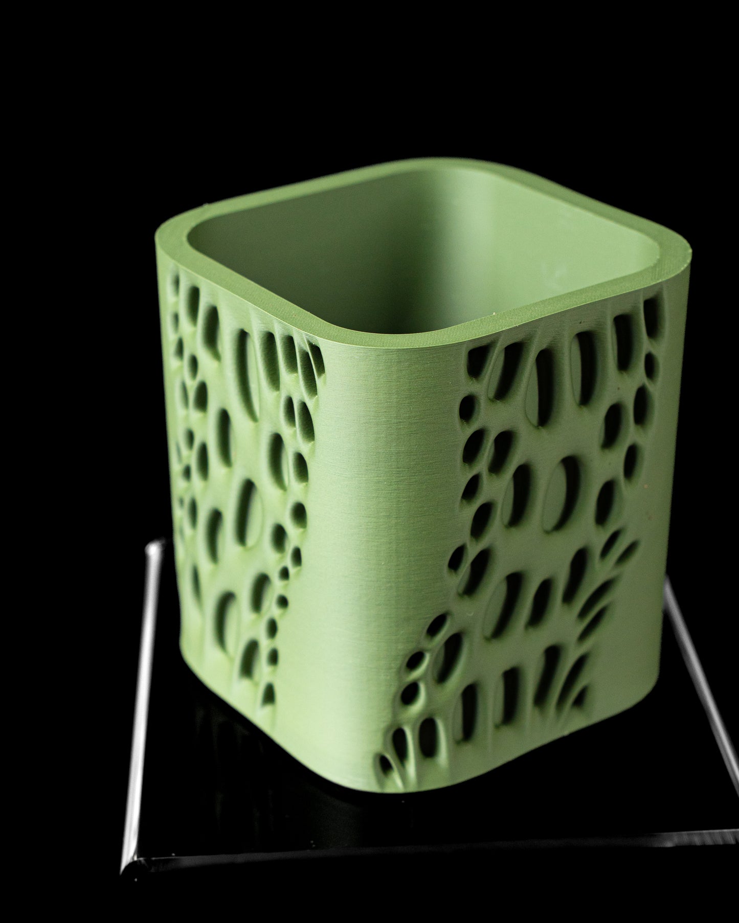 Vapor Plant Pot – Where Form Meets Flow