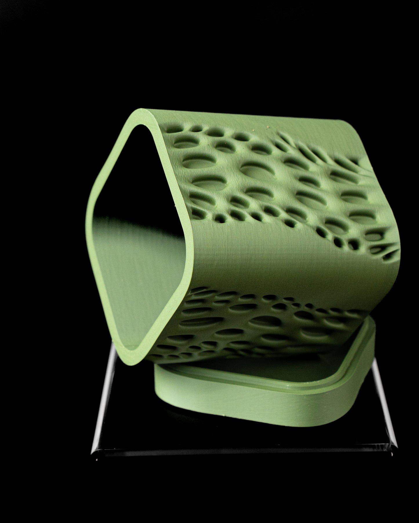Vapor Plant Pot – Where Form Meets Flow