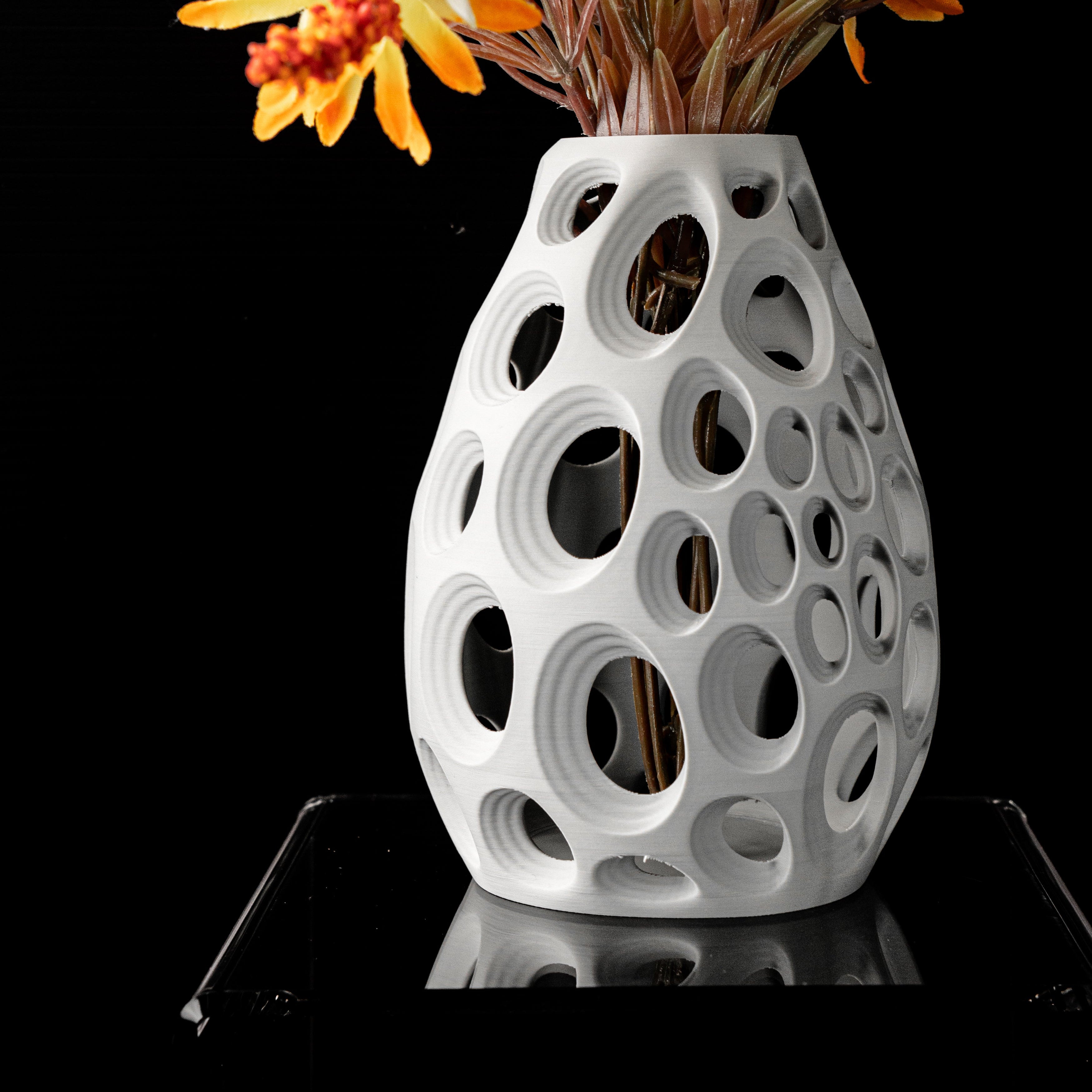 Modern Sculptural Vase – 20 cm