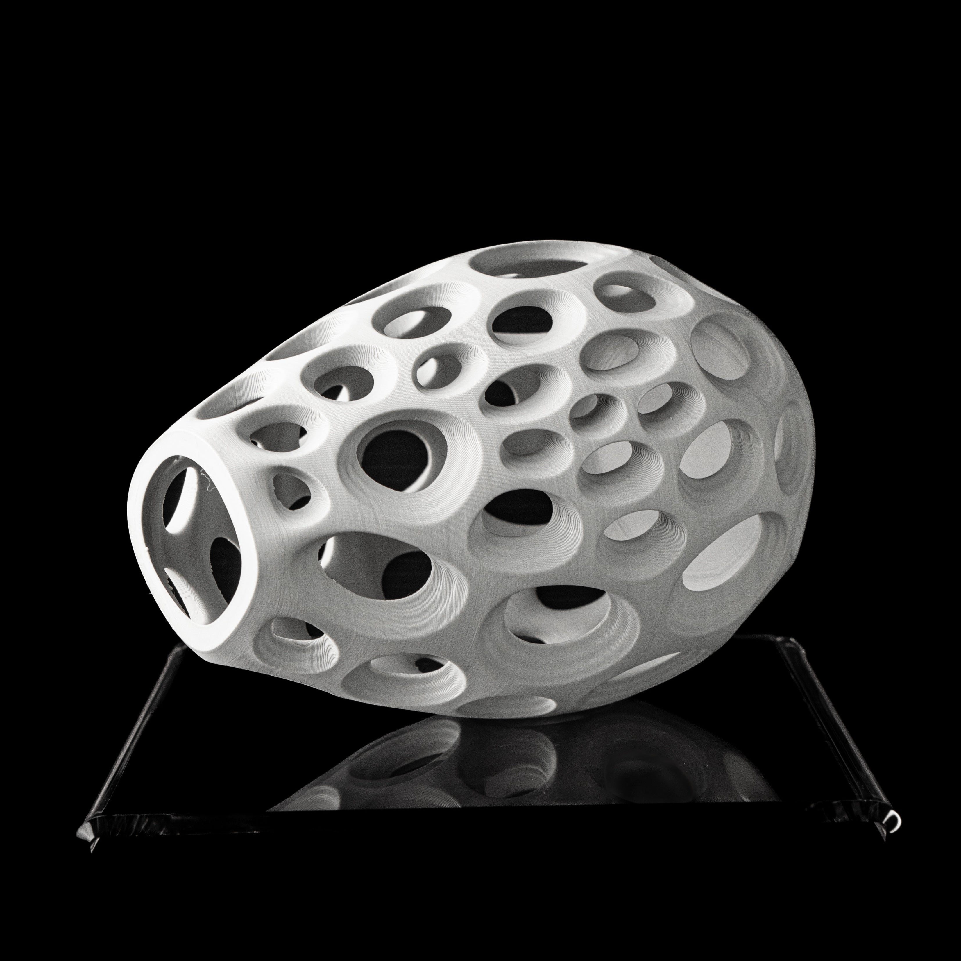 Modern Sculptural Vase – 20 cm