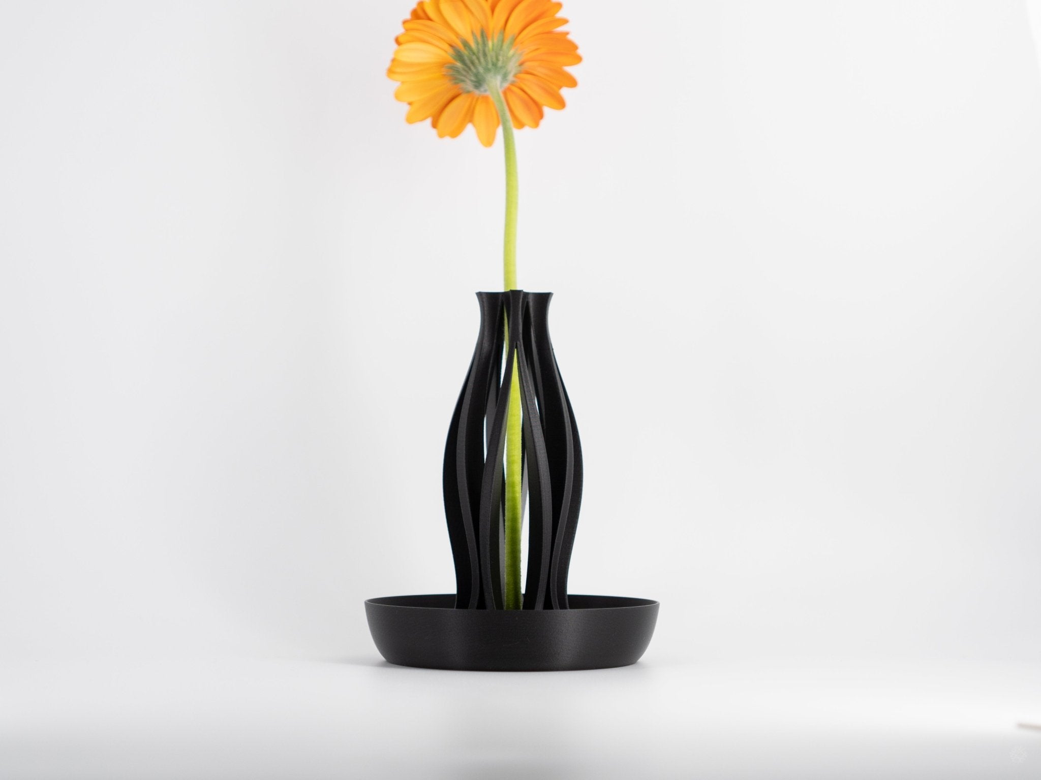 Emberflare Vase – Modern Minimalism