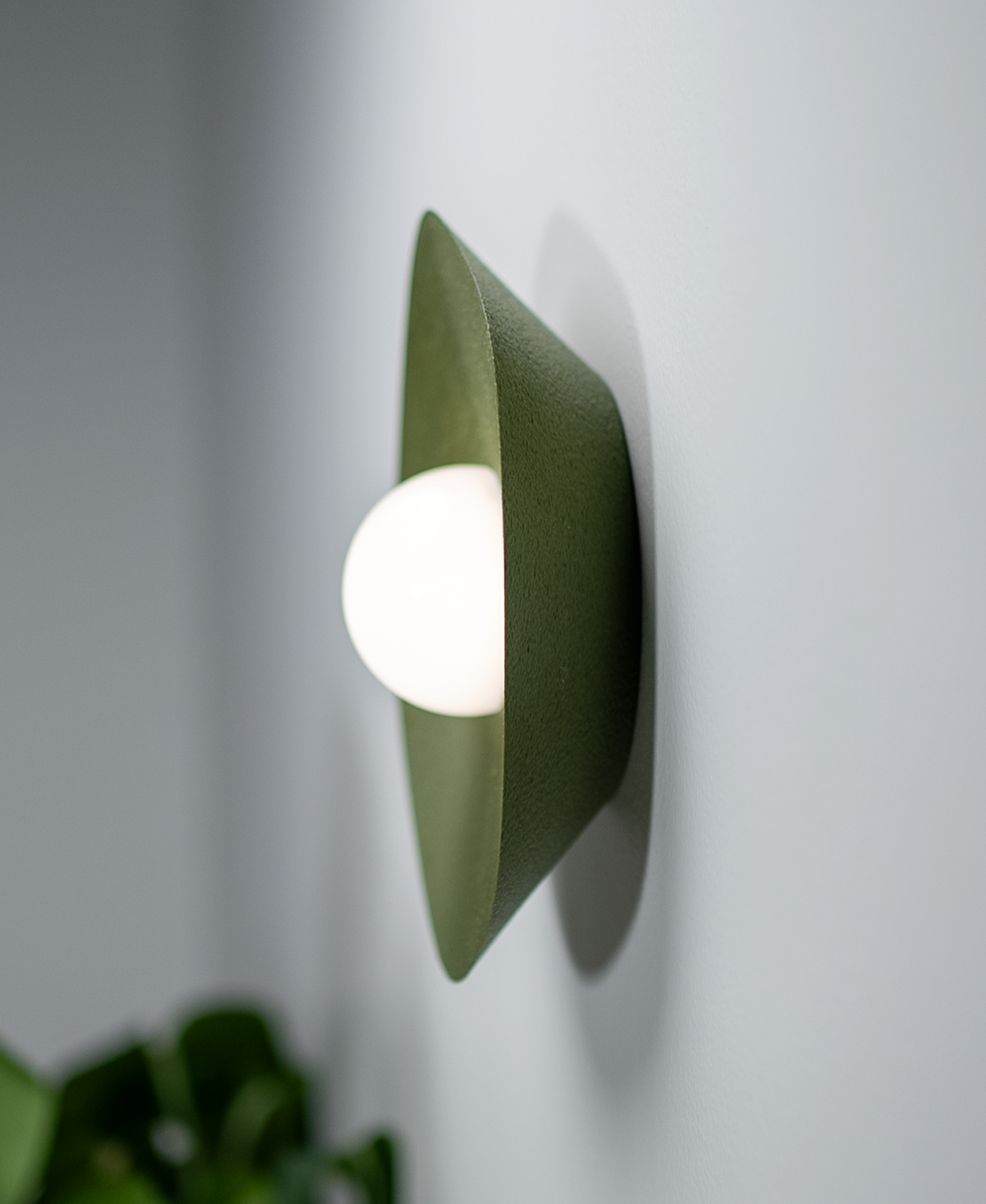 Pearl Wall Sconce – Rechargeable Cordless LED Light | Renter-Friendly 3D-Printed Modern Lamp