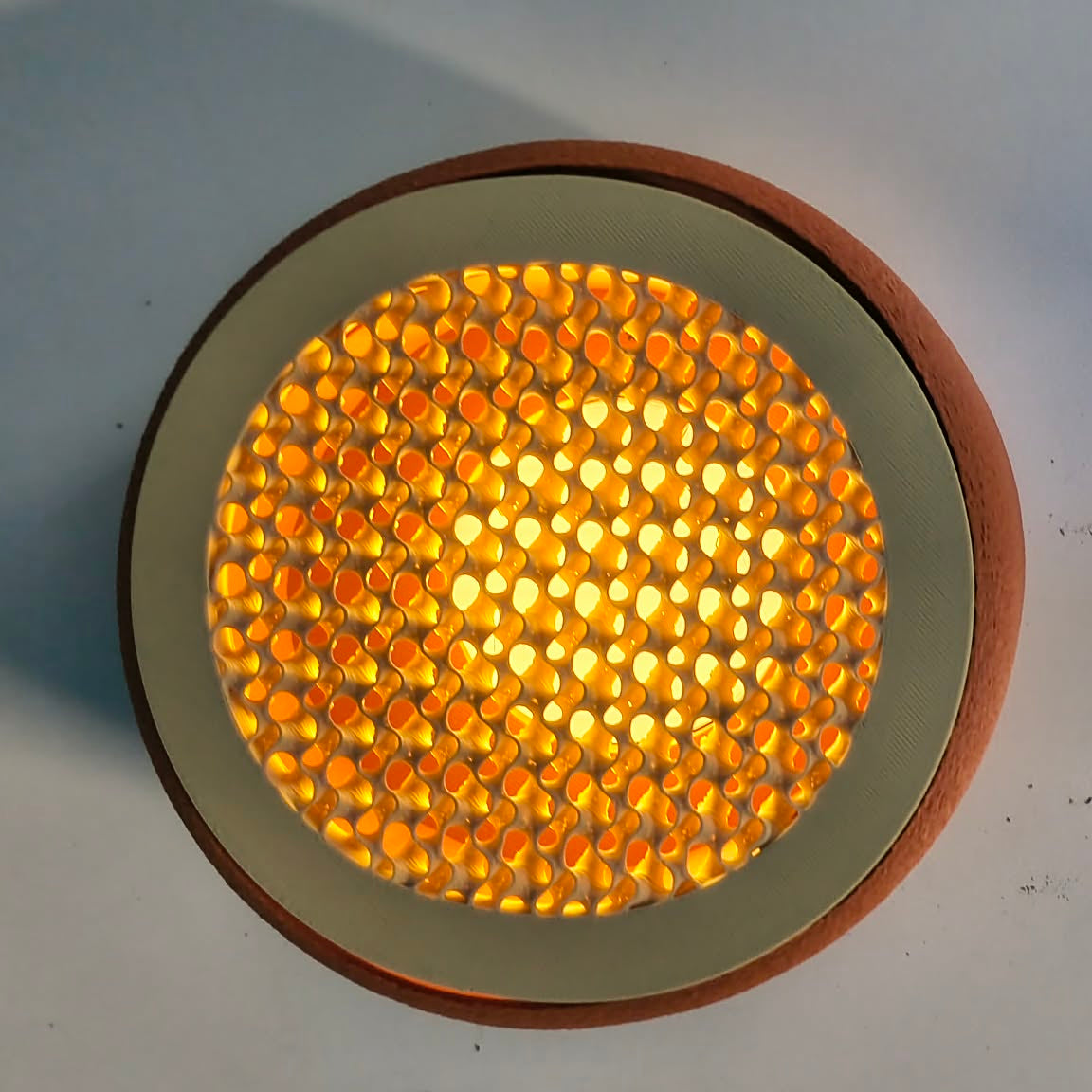 Honeycomb Glow Wall Sconce – Cordless, Renter-Friendly Ambient Light