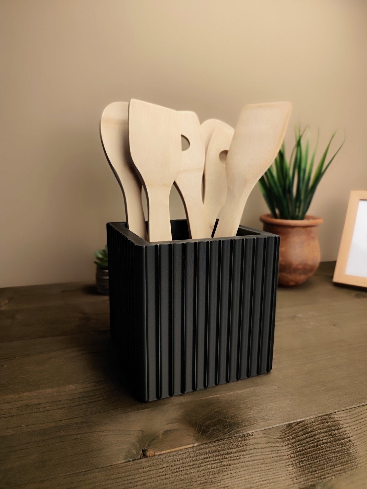 Kitchen utensil holder