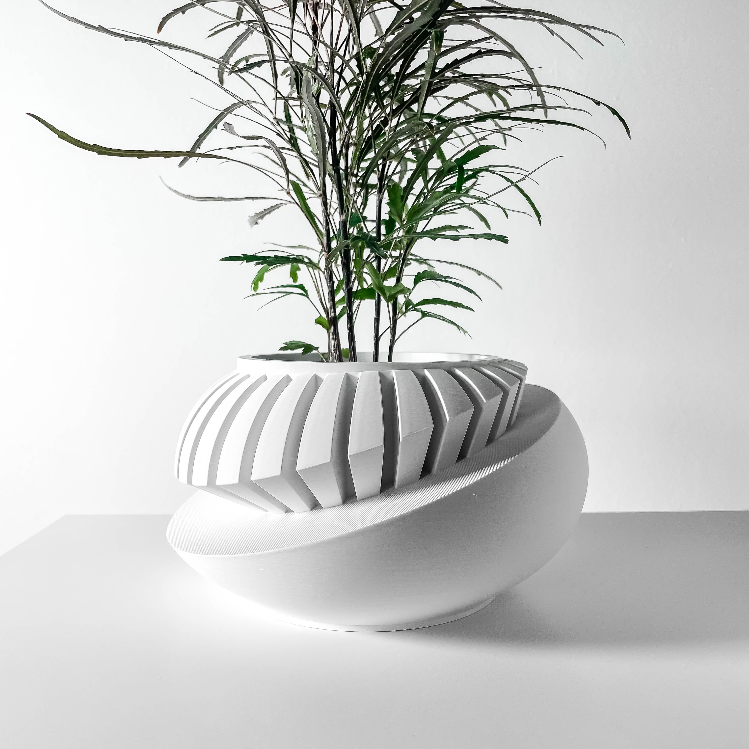 Luxar – Modern Angled Planter