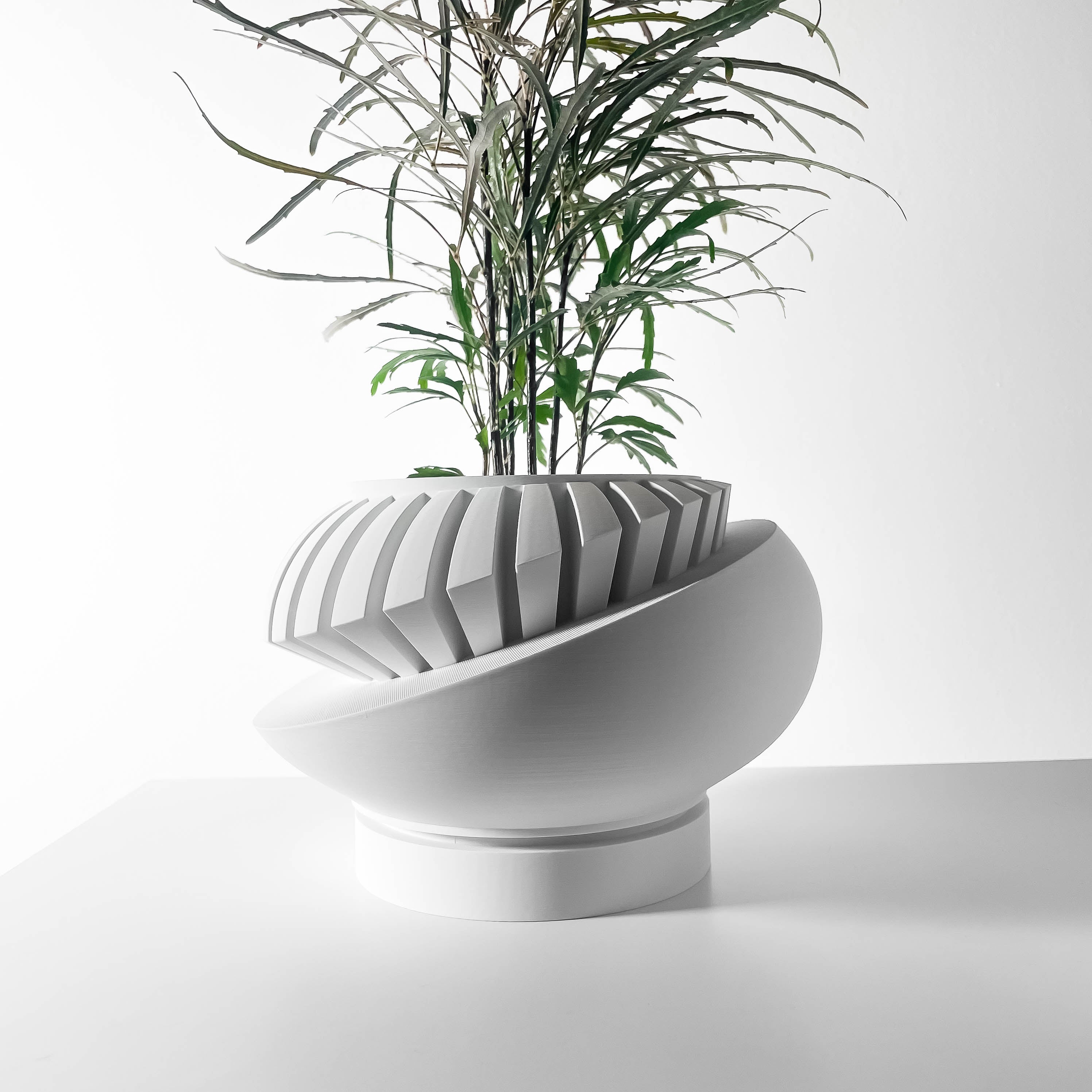 Luxar – Modern Angled Planter