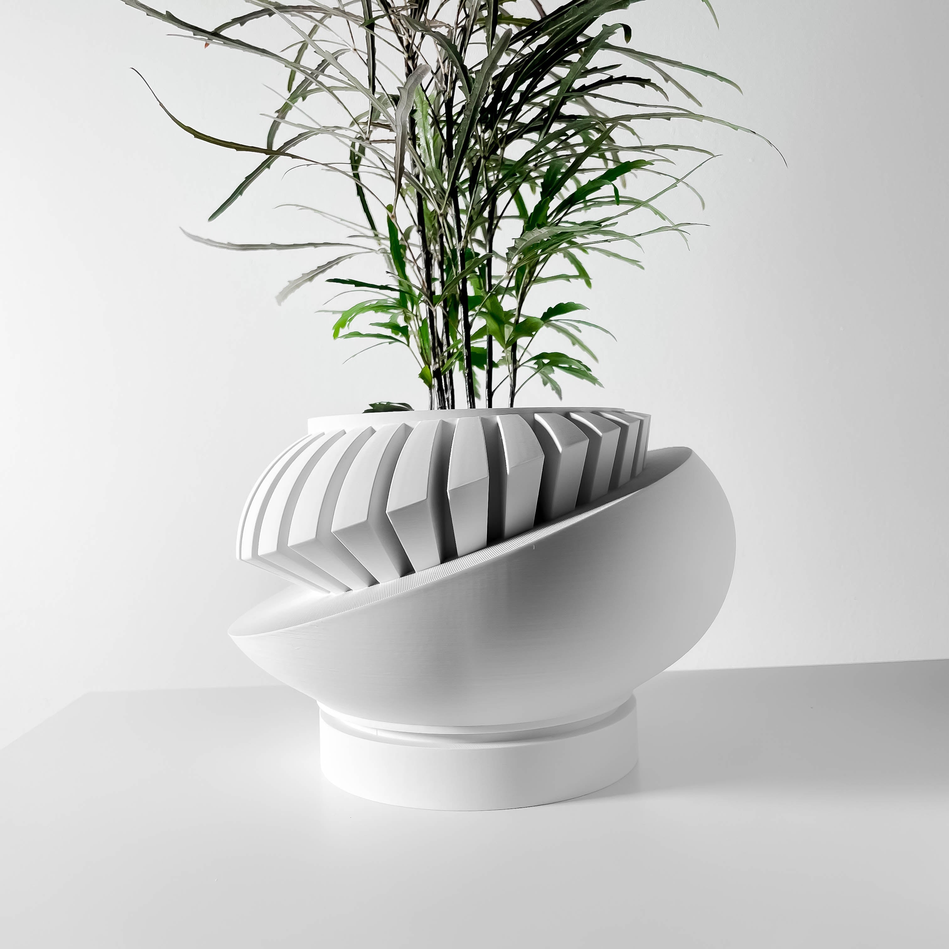 Luxar – Modern Angled Planter