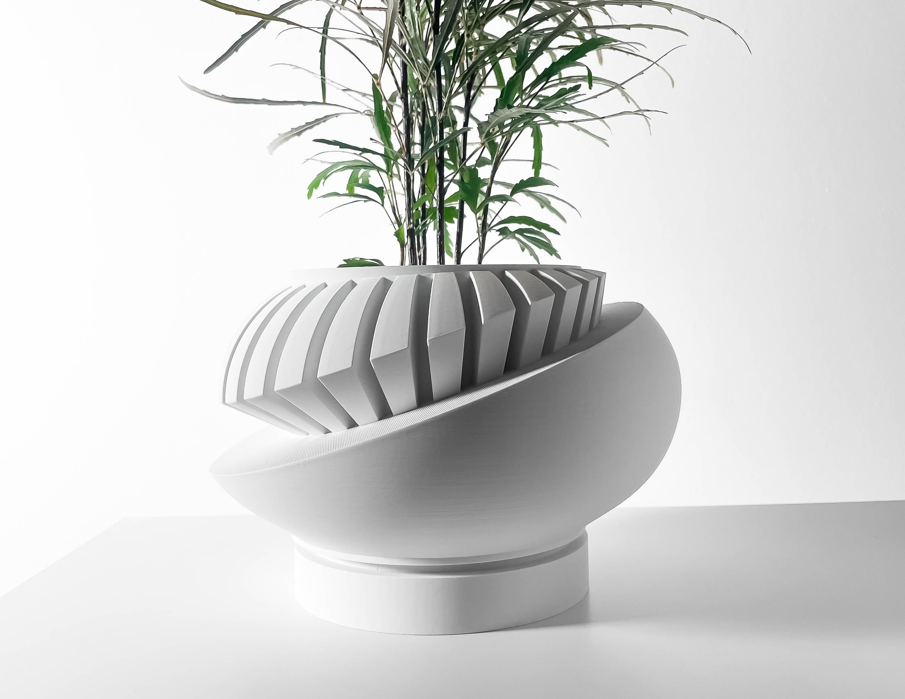 Luxar – Modern Angled Planter