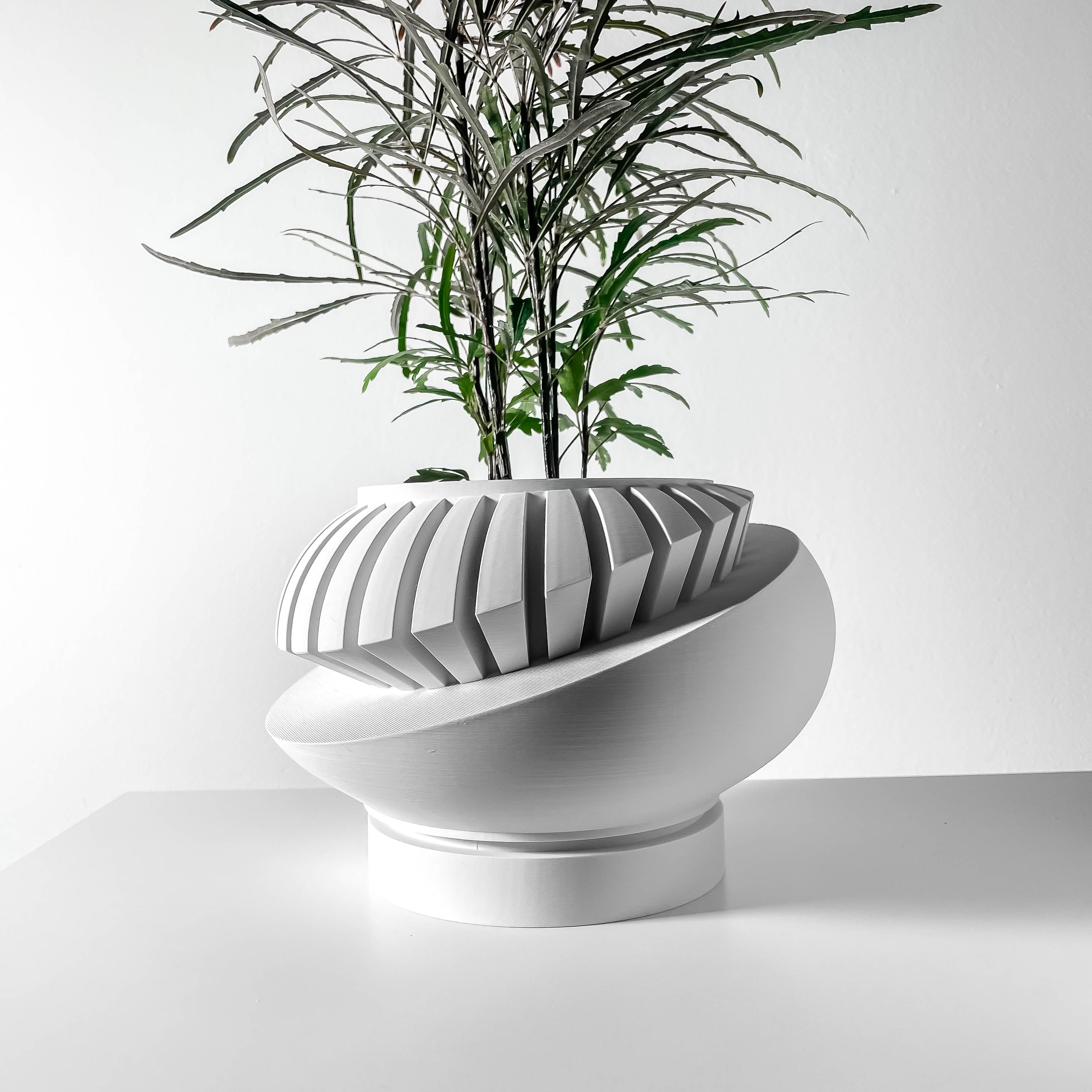 Luxar – Modern Angled Planter