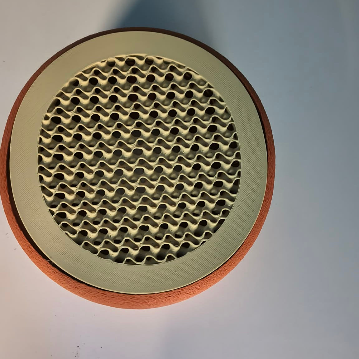 Honeycomb Glow Wall Sconce – Cordless, Renter-Friendly Ambient Light