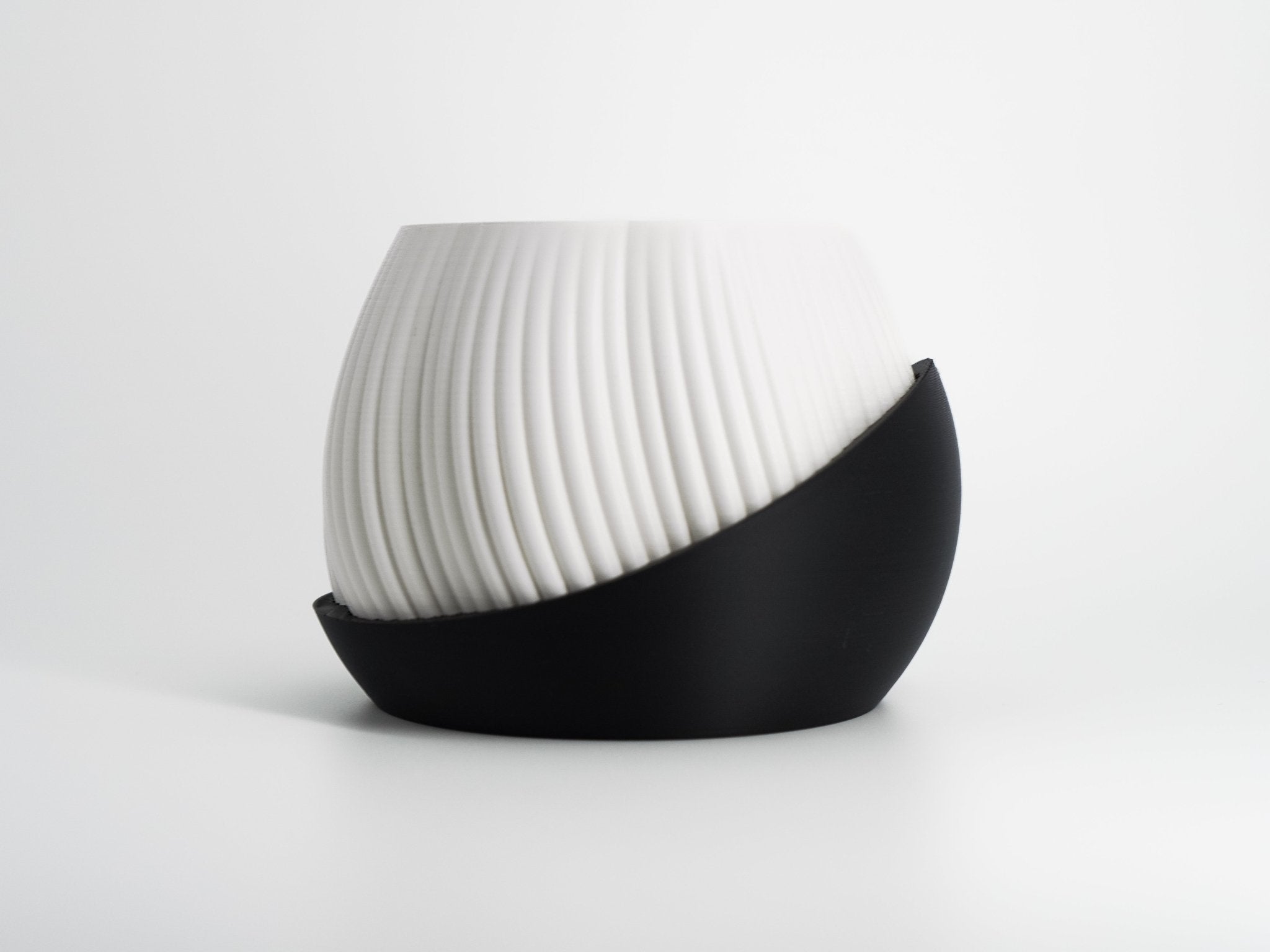 Bloomberg Planter – Eco - Friendly Design 🌿✨ - SinisterStyle