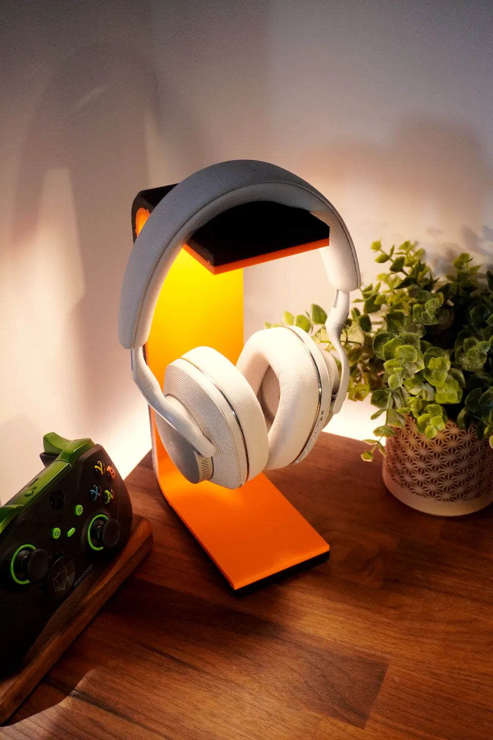 Alpha Modern Lamp with headphone stand