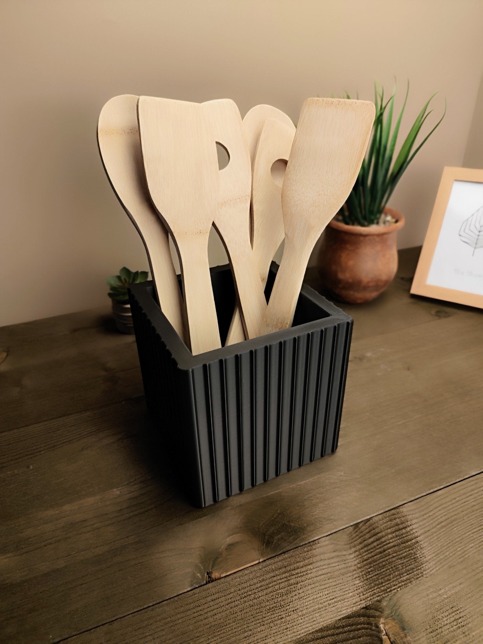 Kitchen utensil holder - SinisterStyle