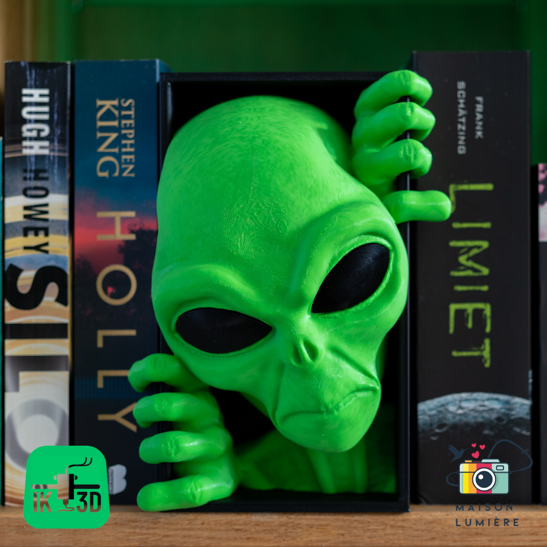 Alien Book nook