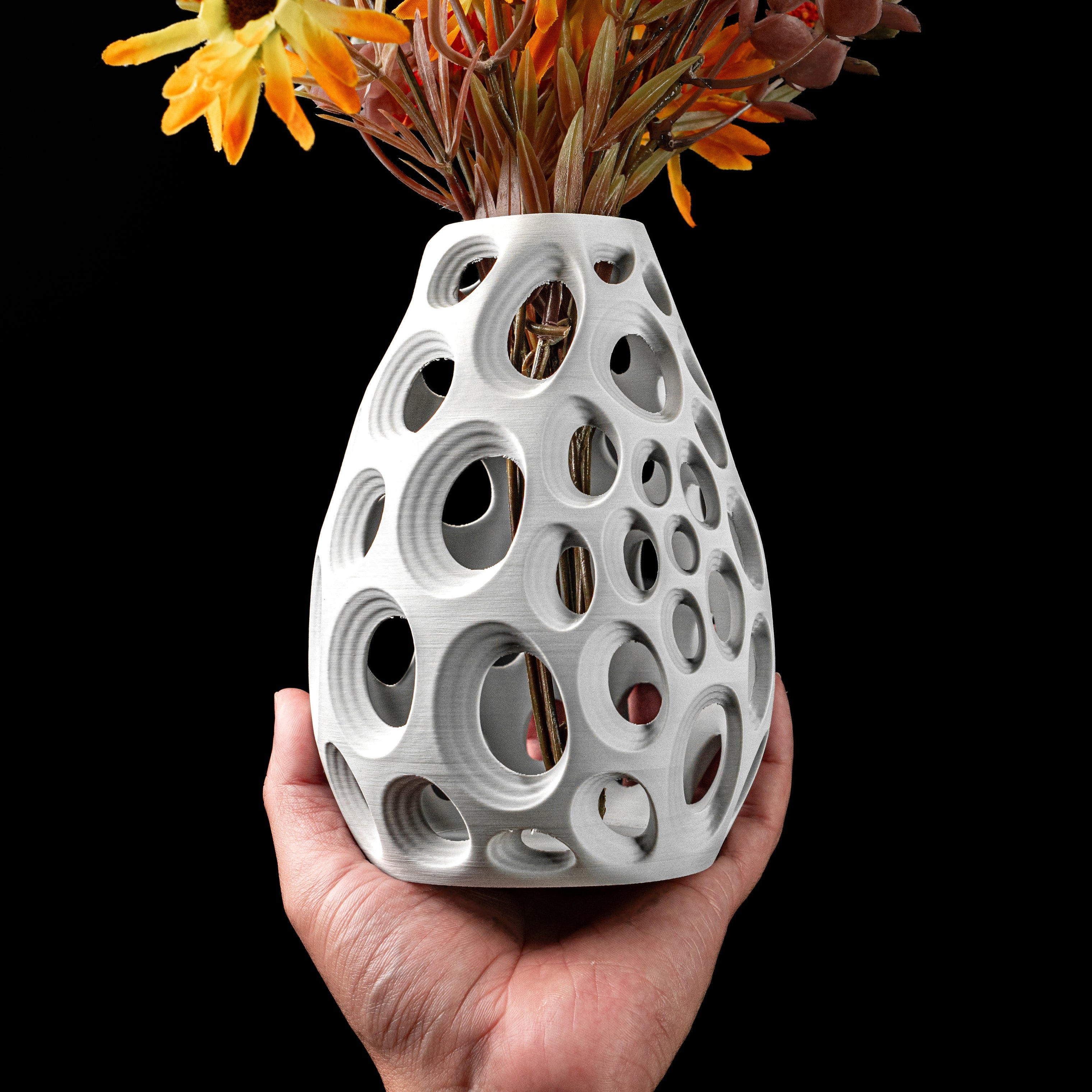Modern Sculptural Vase – 20 cm