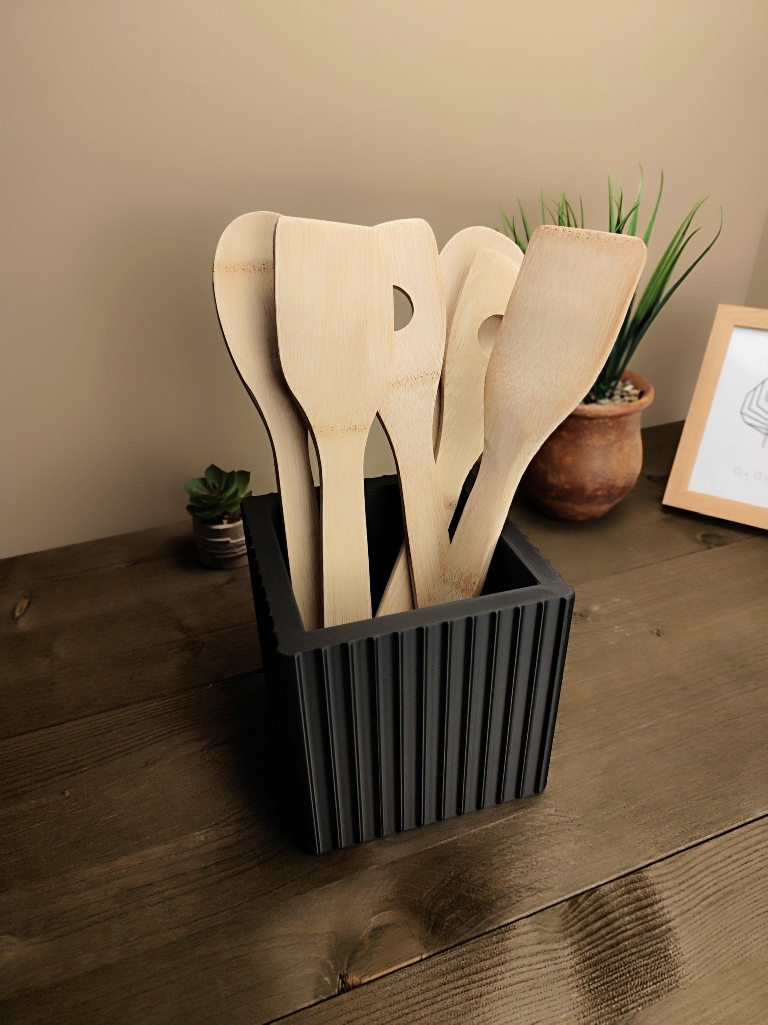Kitchen utensil holder - SinisterStyle