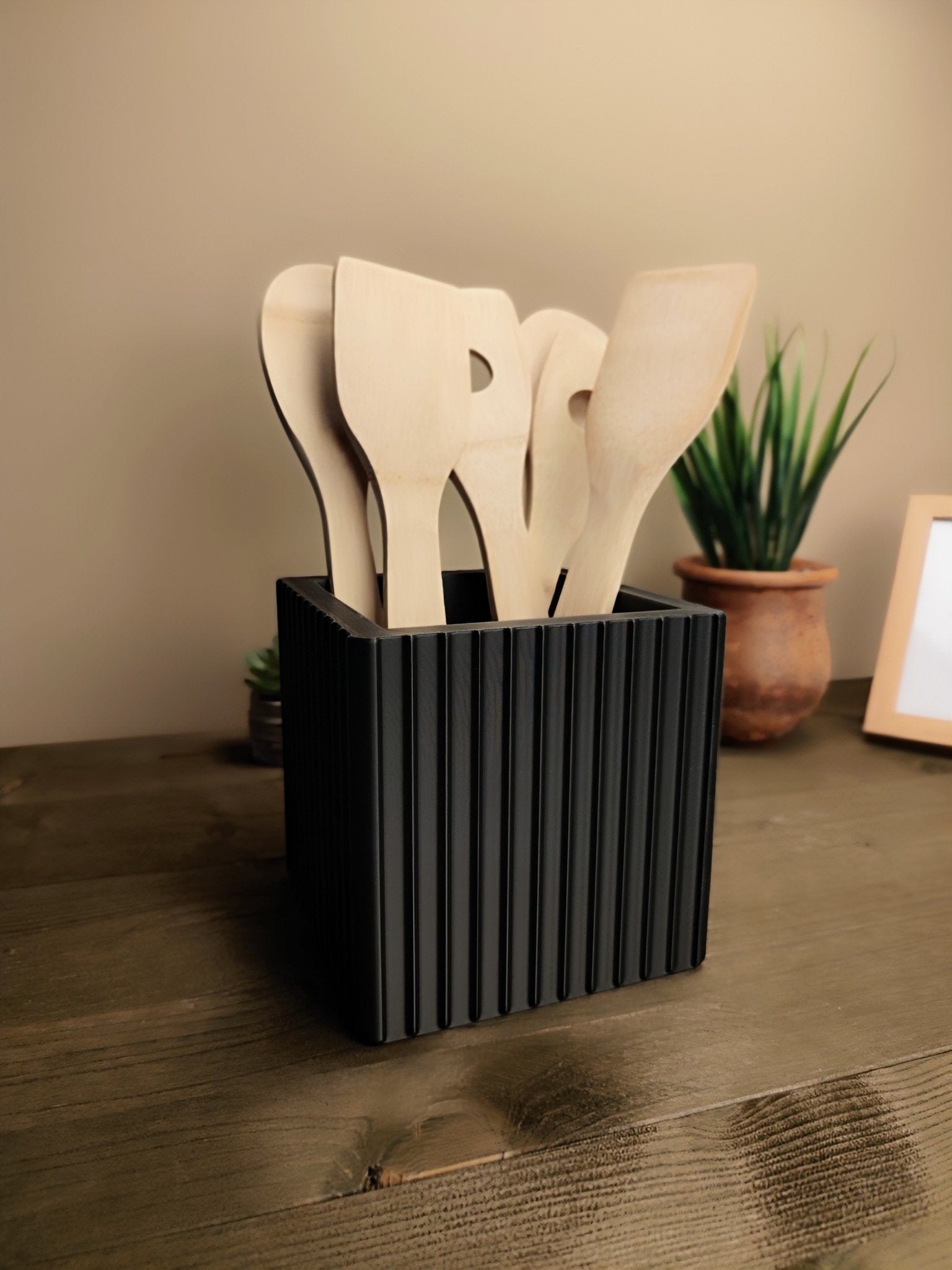 Kitchen utensil holder - SinisterStyle