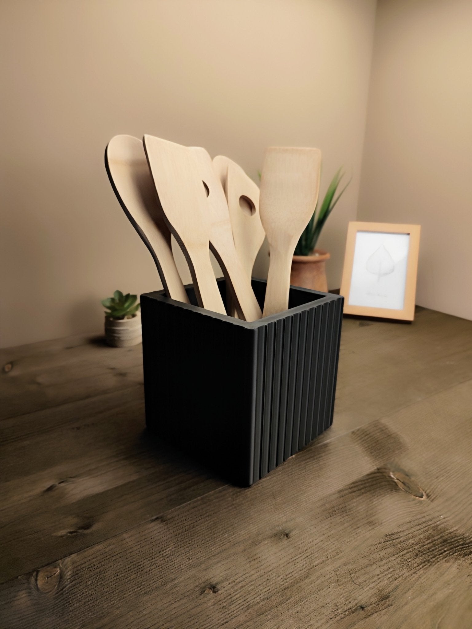 Kitchen utensil holder - SinisterStyle