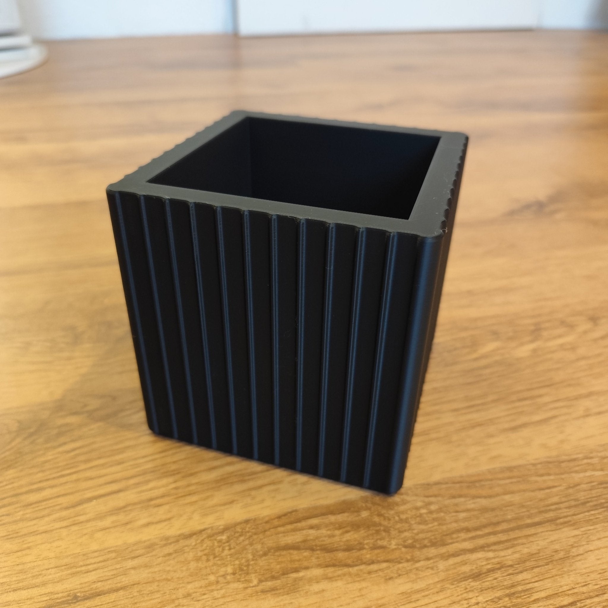 Kitchen utensil holder - SinisterStyle