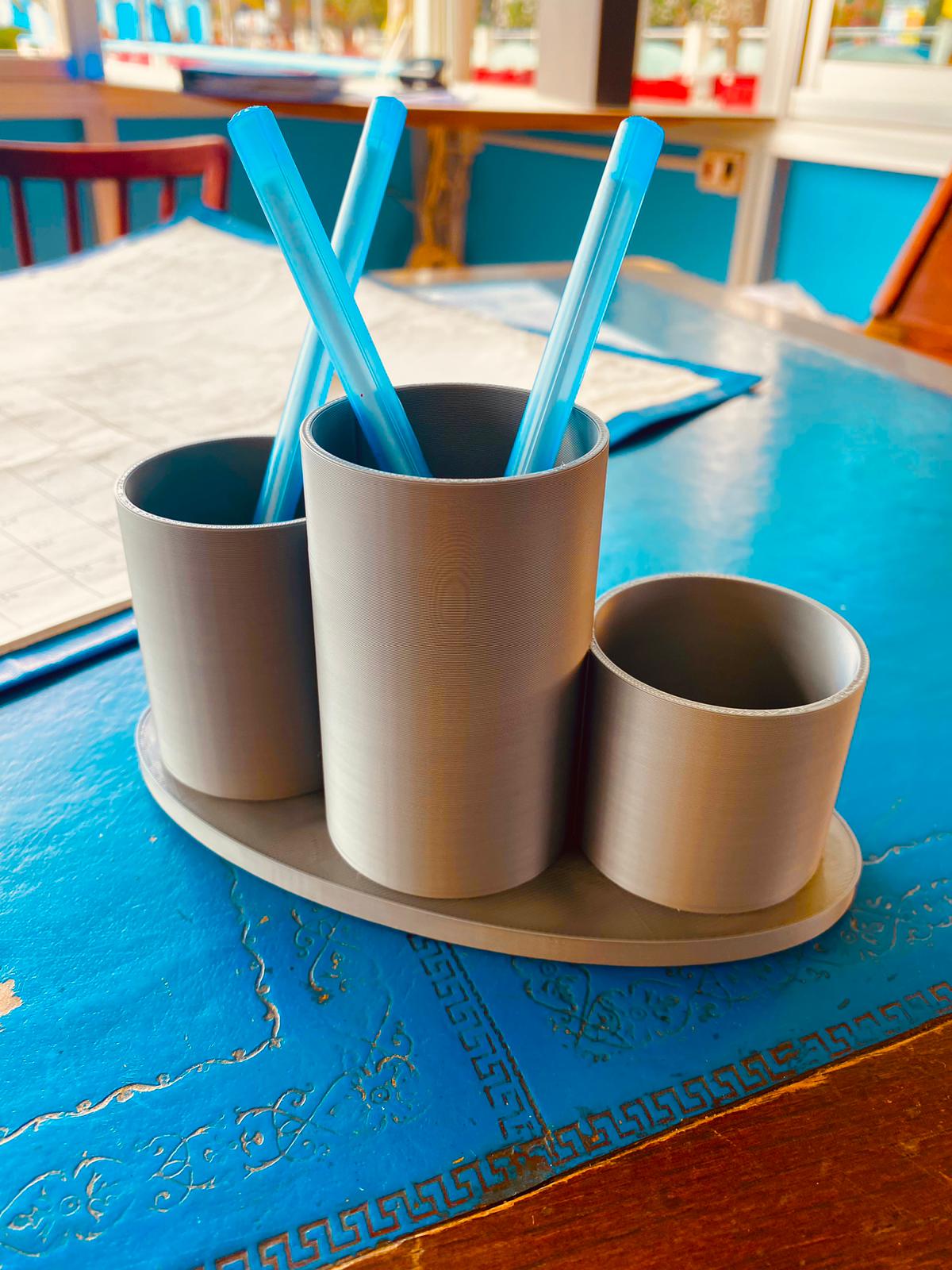 Modern Makeup & Brush Organizer – Sleek & Stable Design