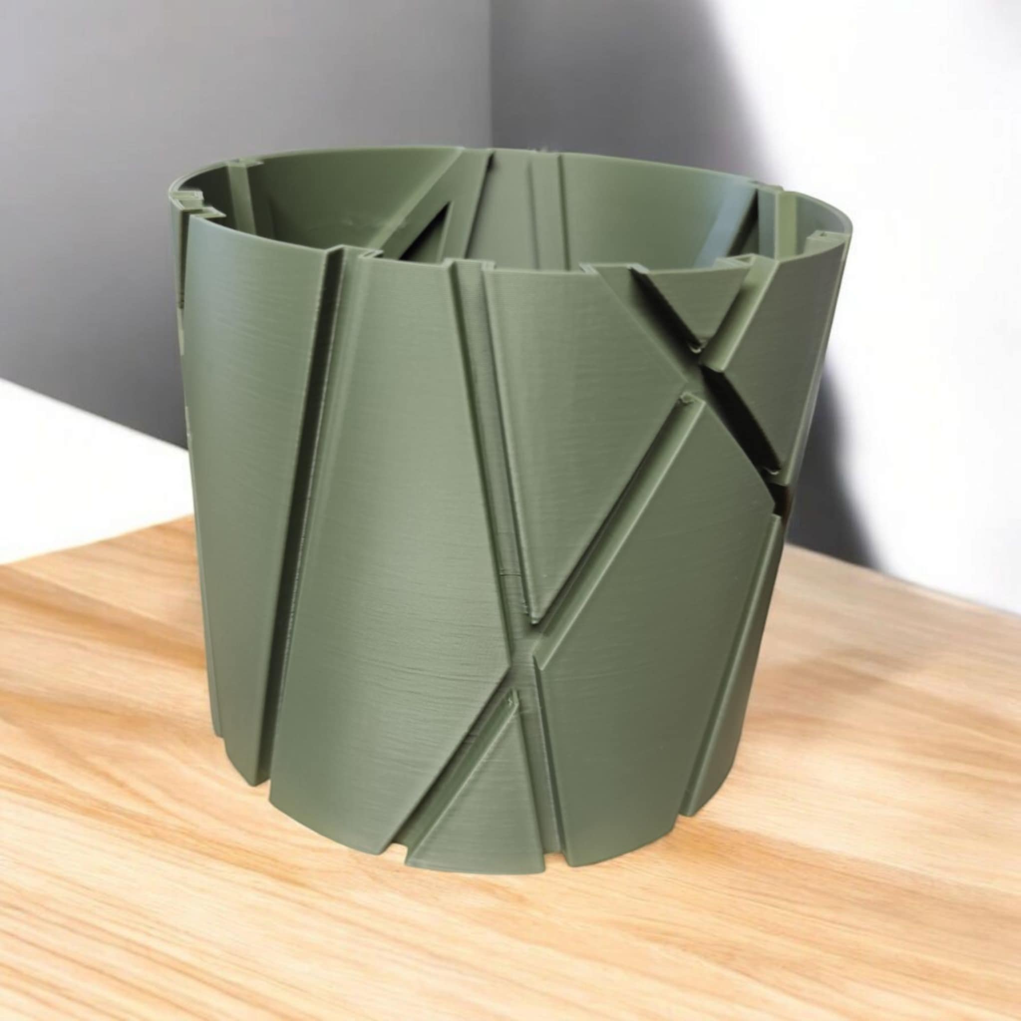 Sinister Select  Striking Plant Pot