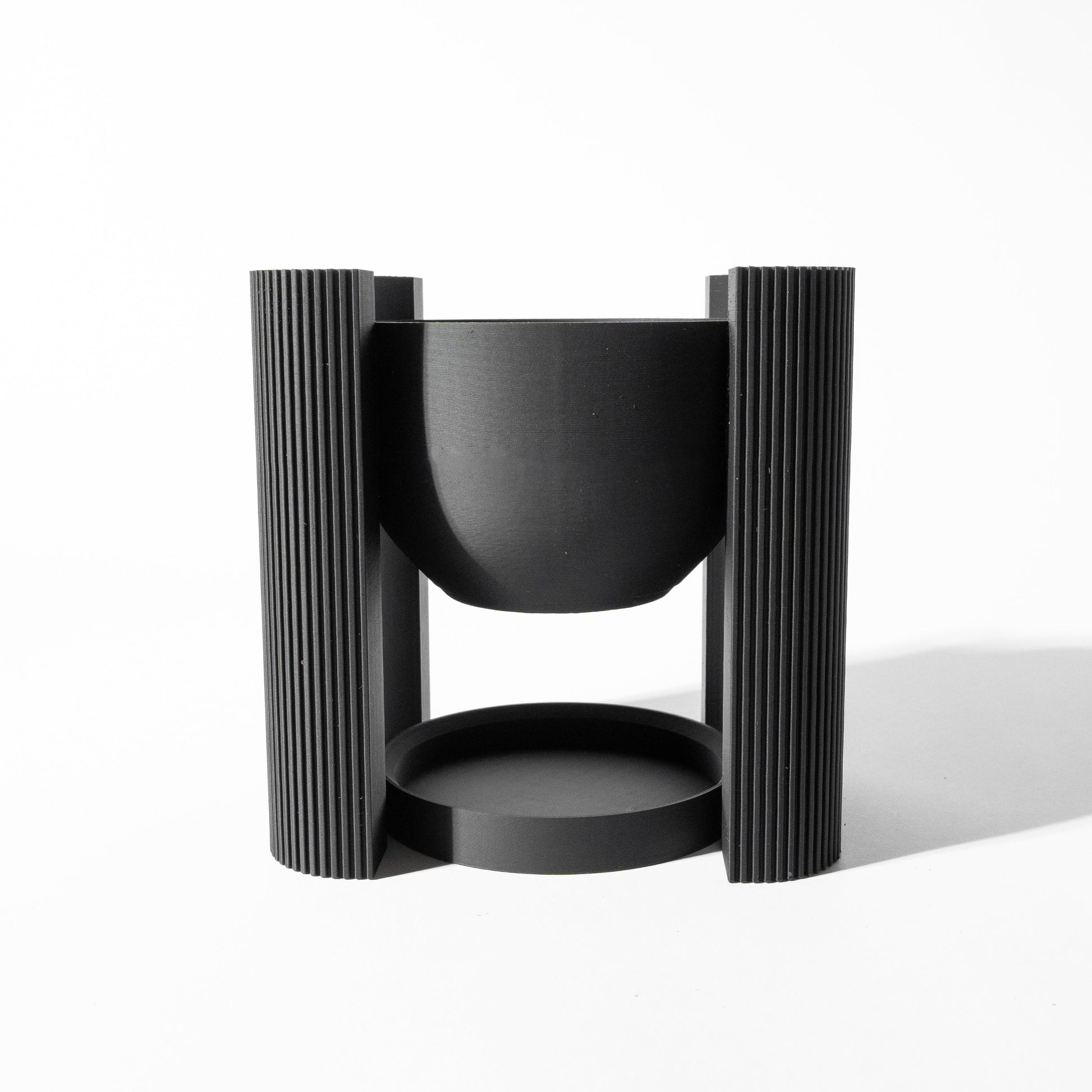 The Avor Planter Pot stand with tray