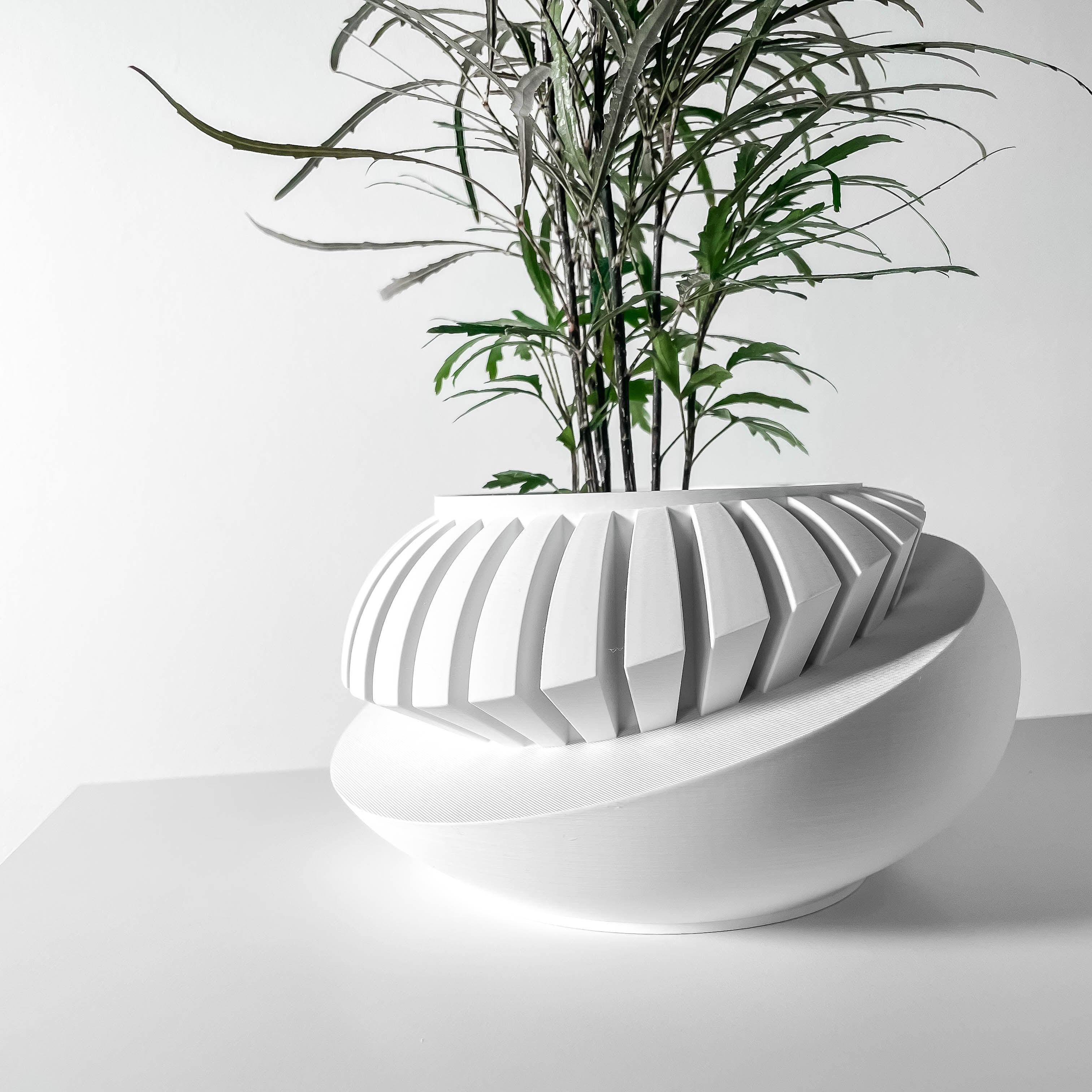 Luxar – Modern Angled Planter